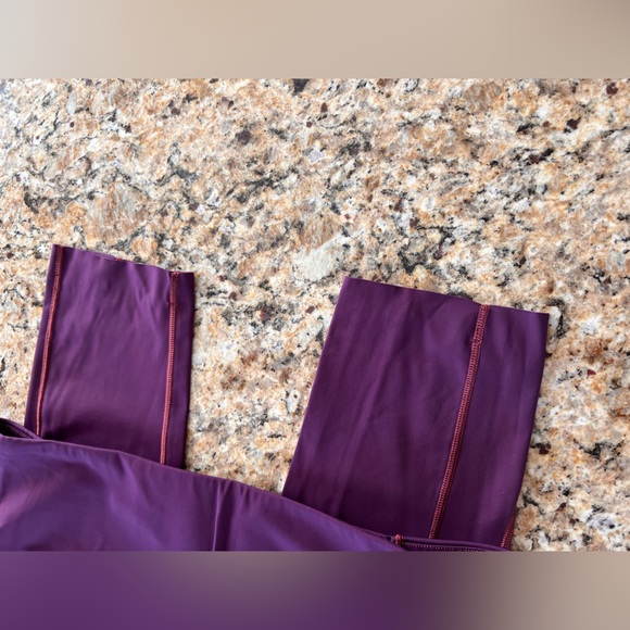 EUC Women’s Lululemon Purple Tights Leggings size 12 - Picture 4 of 4